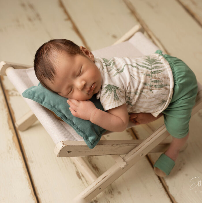 Neugeborenes Babyfoto
