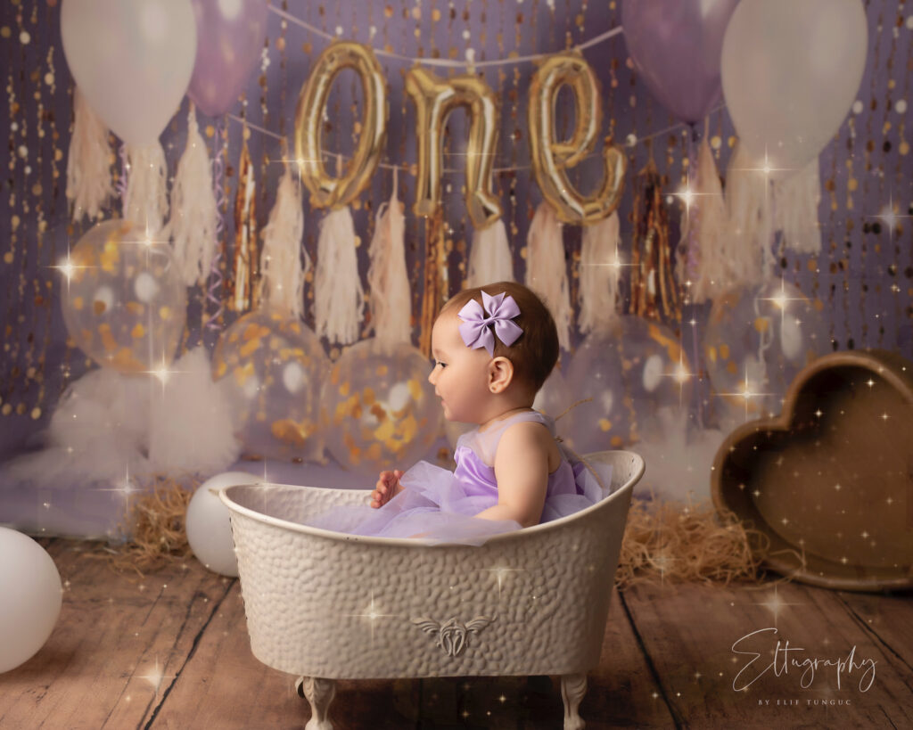 1. Geburtstagskonzept und Babyfoto mit Badewanne