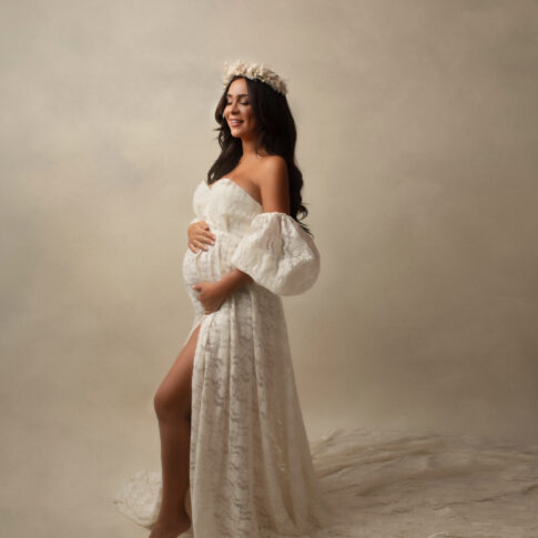 best maternity photo with white maternity dress and crown