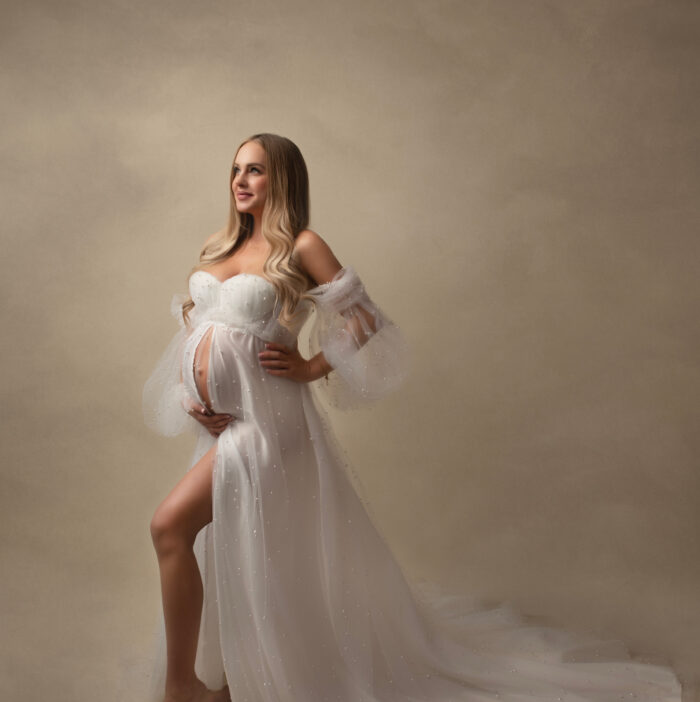 Best maternity photo with white maternity dress