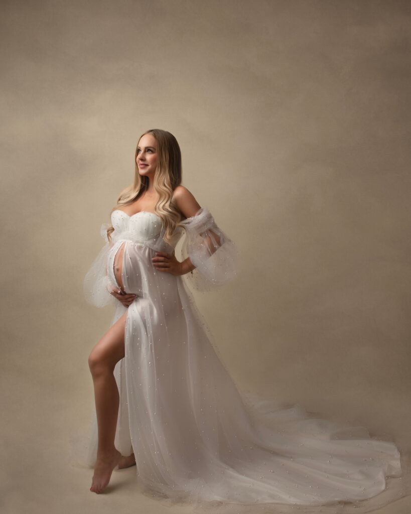 Best maternity photo with white maternity dress